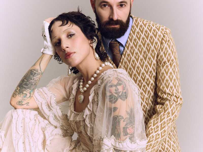 I Coma Cose fotografati da Cosimo Buccolieri per Valentino <br />