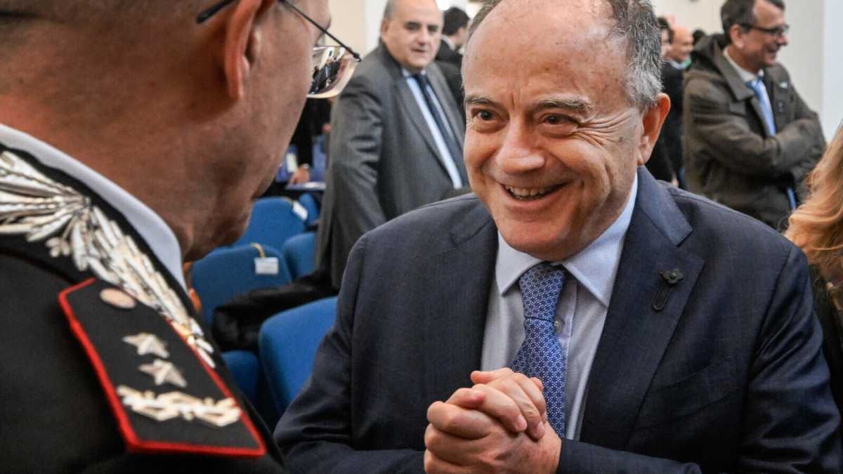 Immagine di Gratteri, faccia di bronzo, contro la riforma Nordio. Proprio lui