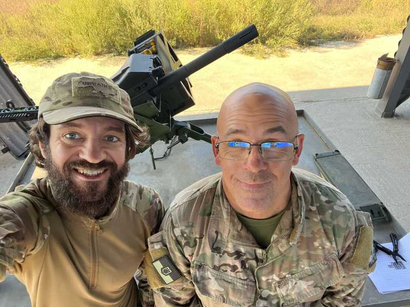 Il comandante  ucraino Andriy Pysarenko e Nate Vance (foto di Andriy Pysarenko)&nbsp;<br />