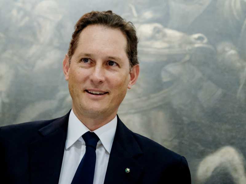 Il "compagno" John Elkann. Duetta con Schlein, Calenda non lo punge, la sua audizione su Stellantis è un coupé