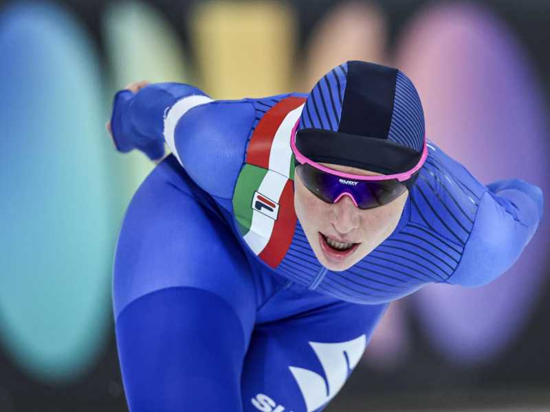 Francesca Lollobrigida durante la prova dei 5.000 metri ai Mondiali di pattinaggio di velocità a Vikingskipet, Norvegia (foto Ap, via LaPresse)<br />