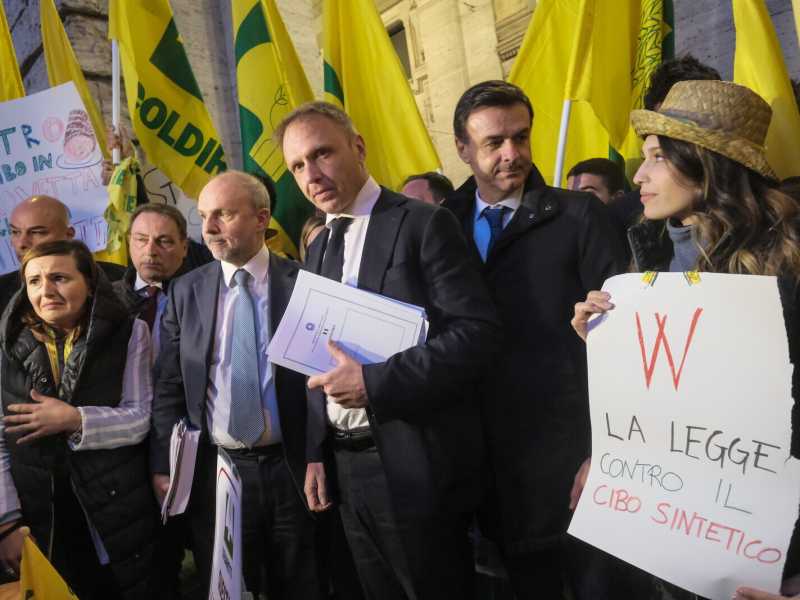 Coldiretti-governo, l'enorme conflitto d'interessi su Efsa e "carne sintetica"