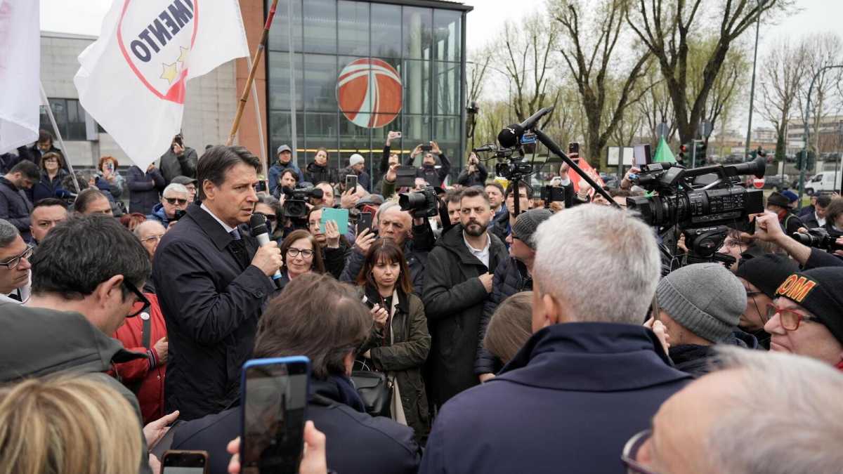 Immagine di Altro che Ventotene. Per il sorpasso a sinistra su Schlein Conte va a Mirafiori con Yolanda Diaz