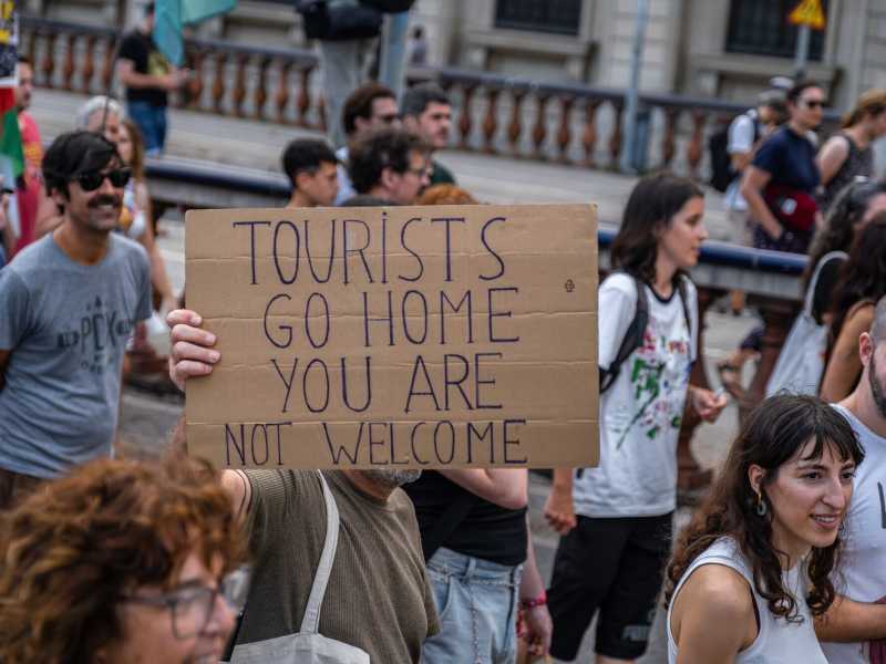 &nbsp;Le proteste a Barcellona contro i turisti - foto via Getty Images