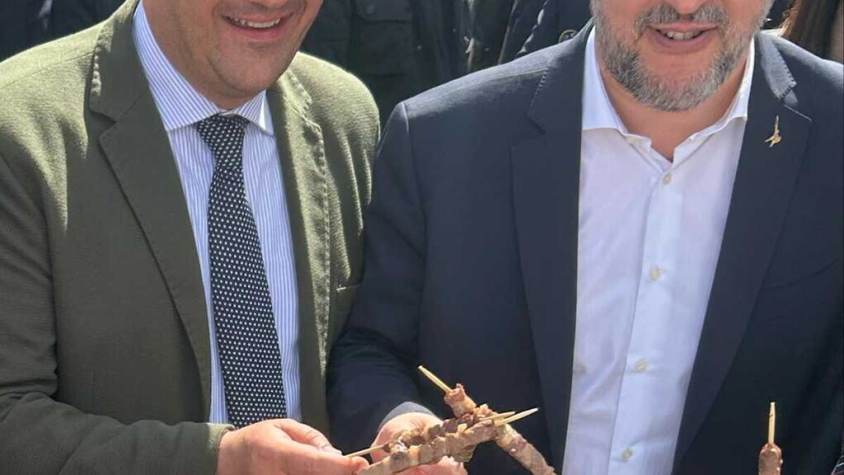 Immagine di Gli arrosticini di Salvini, tra un vertice a Palazzo Chigi e un question time alla Camera