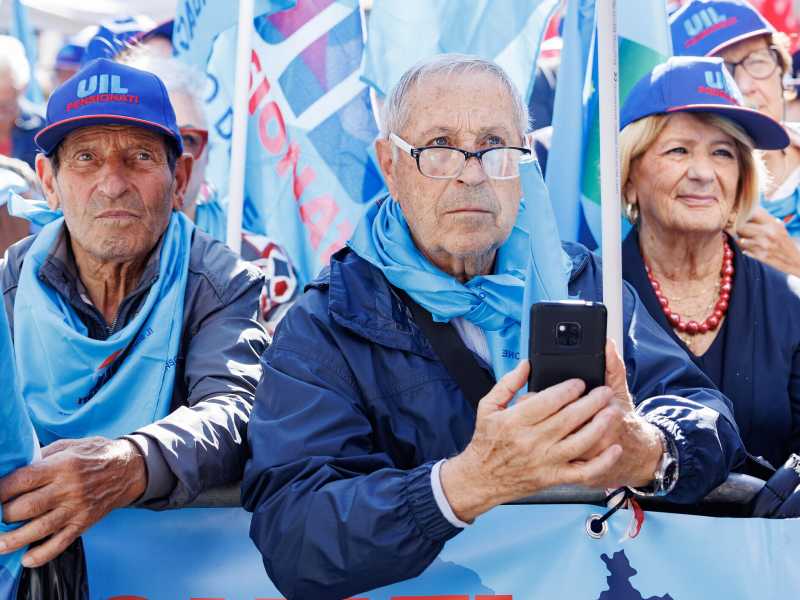 Gli sfasciacarrozze delle pensioni contro l’adeguamento all’aspettativa di vita