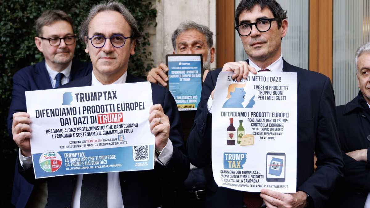 Immagine di Avs contro Trump. Una giornata al supermercato con la app "no made in Usa" del duo Bonelli&Fratoianni