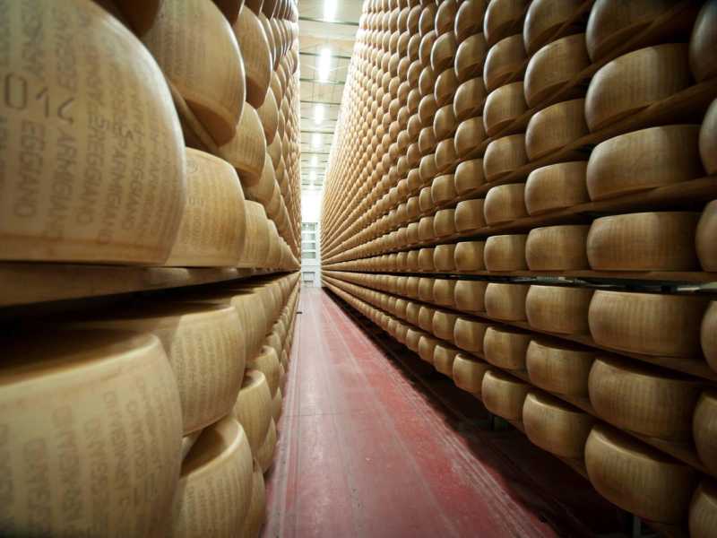 Perché Meloni non offre a Trump l'eliminazione del "dazio Parmigiano"?