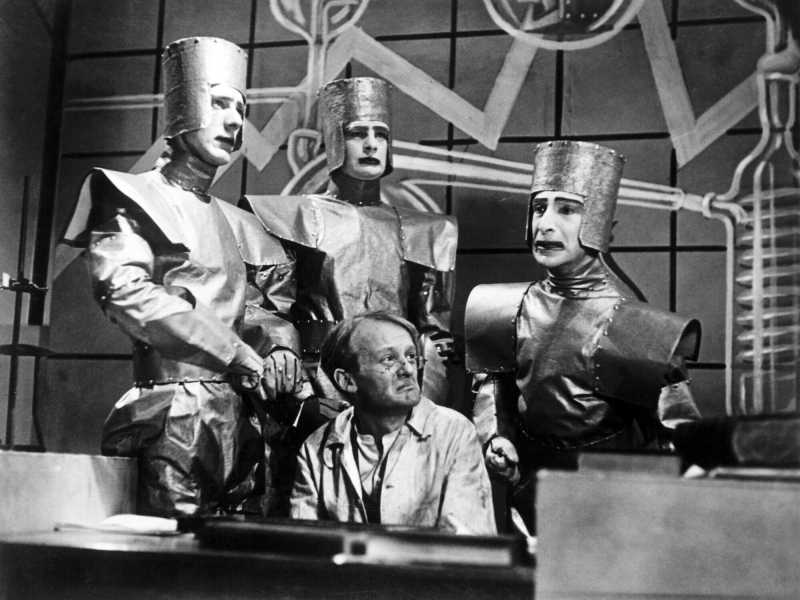Nel 1938 andò in onda sulla Bbc la trasposizione del testo teatrale di Karel Capek “R.U.R. - Robot universali di Rossum” <br />
