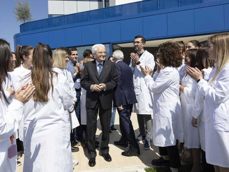 Il Presidente Mattarella visita l&rsquo;azienda BSP Pharmaceuticals di Latina (LaPresse)<br />&nbsp;<br />