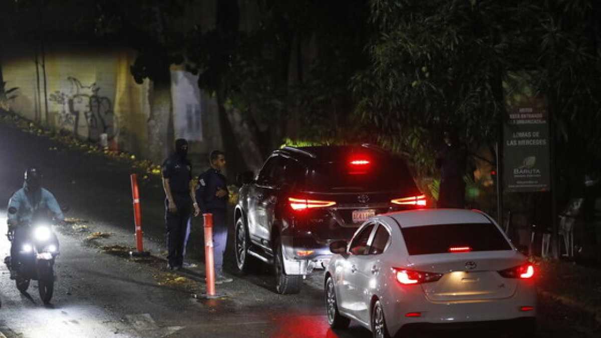 Immagine di Il blitz per esfiltrare gli oppositori venezuelani dall'ambasciata argentina