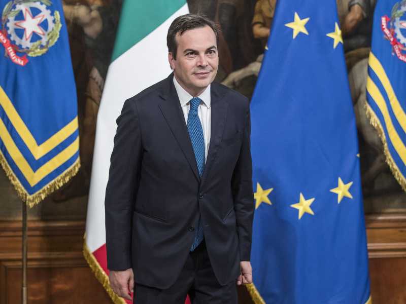 Parla Enzo Amendola: "Meloni fa politica estera in smart working. Tajani permaloso. L'asse con Merz? E' da stiro"