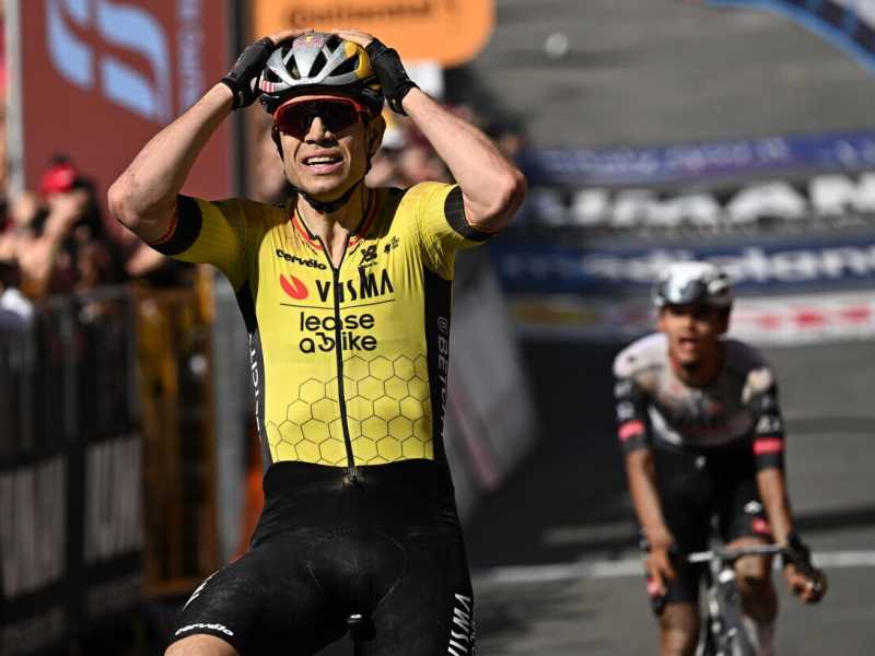 Wout van Aert ha vinto la nona tappa del Giro d'Italia 2025, Isaac Del Toro &egrave; la nuova maglia rosa (foto Ansa)