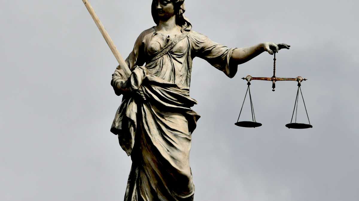 Quando si considera un ostacolo il rispetto dello stato di diritto. Si scrive giustizia, si legge Orwell
