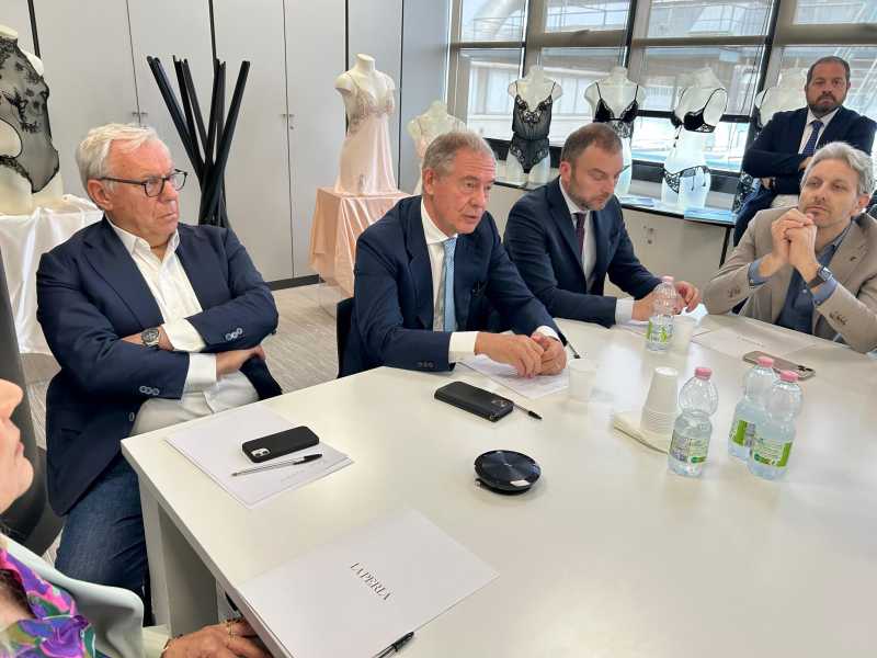 Il ministro Urso al Tavolo su La Perla a Bologna (Ansa)&nbsp;<br />