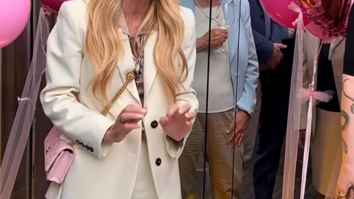 Immagine di Ritorno a Colle Oppio: la sfilata di FdI per i 50 anni Arianna Meloni nel club davanti alla storica sezione