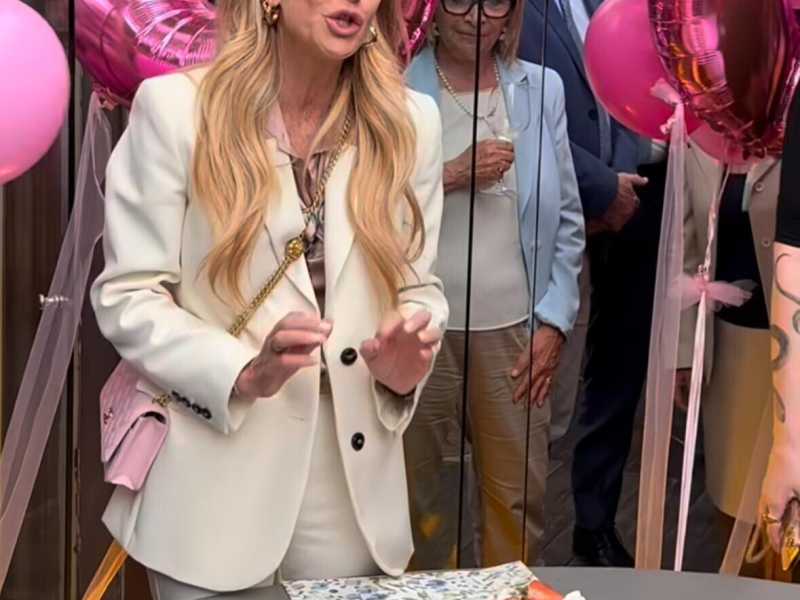 Ritorno a Colle Oppio: la sfilata di FdI per i 50 anni Arianna Meloni nel club davanti alla storica sezione