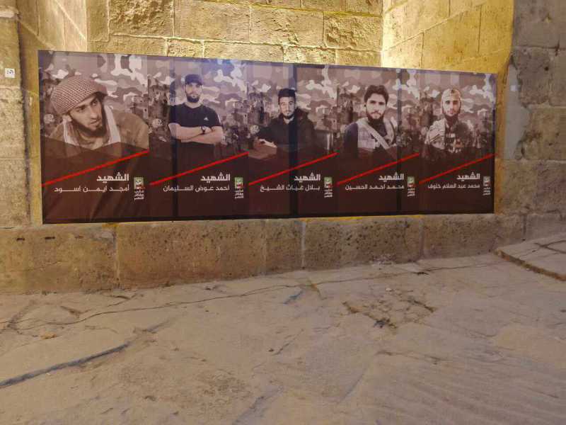 I manifesti che commemorano i cinque martiri di Aleppo 