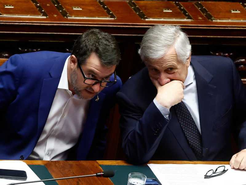 Per Salvini mandare i clandestini a Guantanamo è un diritto di Trump. Tajani: "Rimpatrieremo gli italiani"
