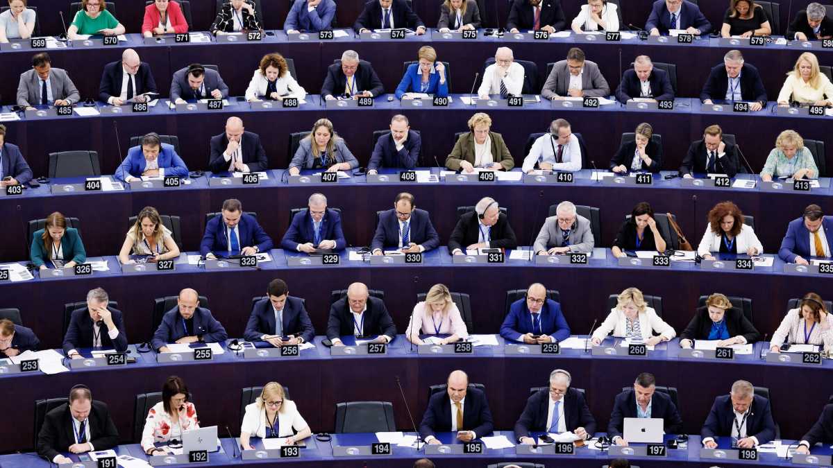 Immagine di A Bruxelles i dem si dividono e protestano sulle parole “Difesa europea”. Minuetto