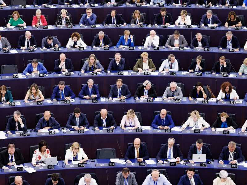 A Bruxelles i dem si dividono e protestano sulle parole “Difesa europea”. Minuetto
