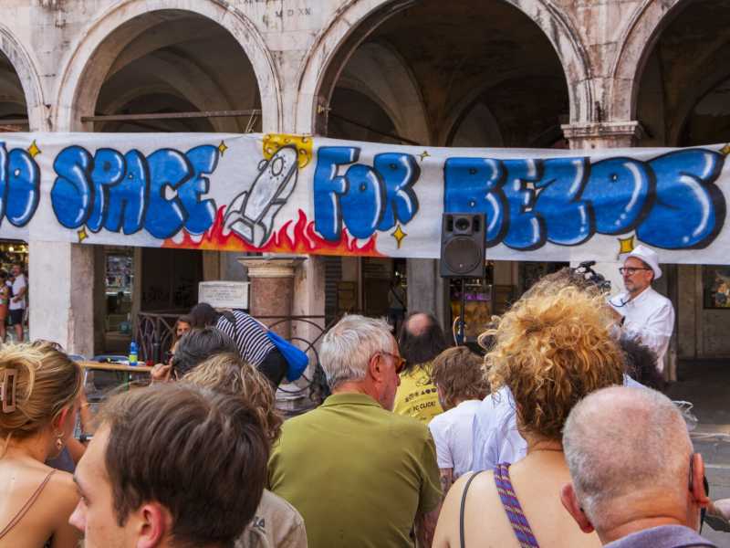 Gli autolesionismi su Bezos. Proteste folli e percezioni. Parla Luca De Michelis