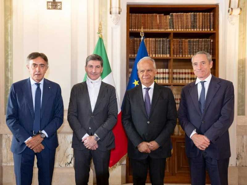 Viminale-Poste, l’intesa che punta a blindare la “porta digitale” del Paese