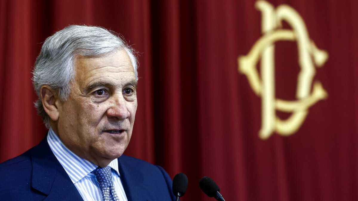 Immagine di La giravolta di Tajani: "Ius scholae? Neanche per me è una priorità. Sintonia con Pier Silvio Berlusconi"