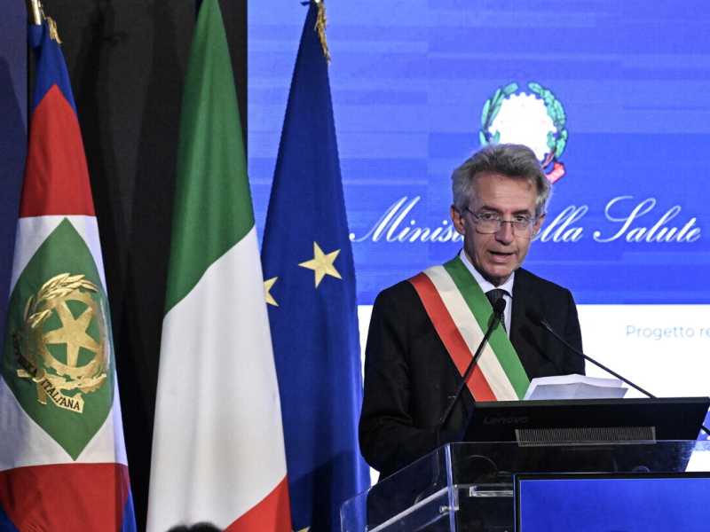 Il sindaco di Napoli e presidente nazionale Anci, Gaetano Manfredi (Ansa) <br />