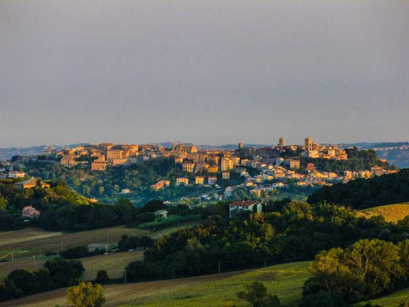 Veduta di Osimo (Foto di Diego Baglieri, WikiCommons)