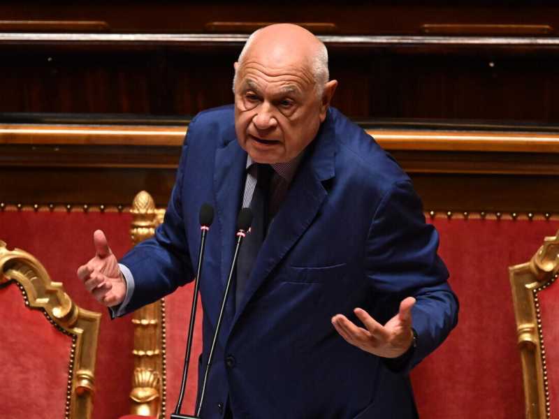 Almasri, arrivate alla Camera le carte di Nordio, Piantedosi e Mantovano: si chiede il processo