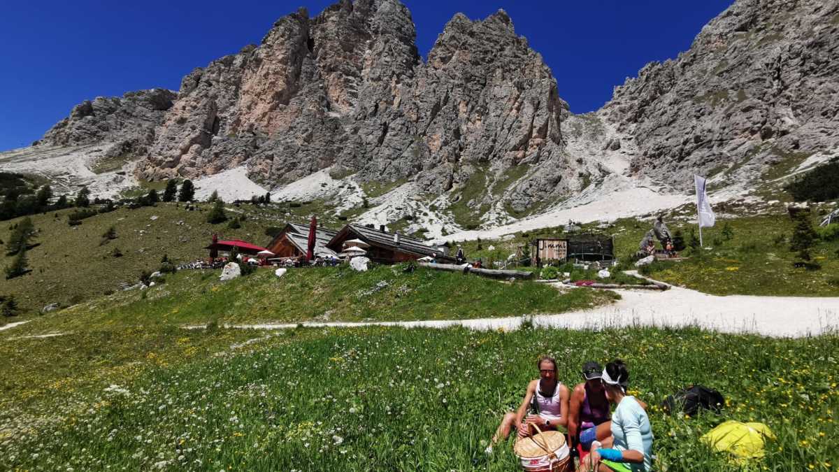 Immagine di No Unesco? Ahi, ahi, ahi. Le Dolomiti invase dai turisti non vogliono il bollino Onu