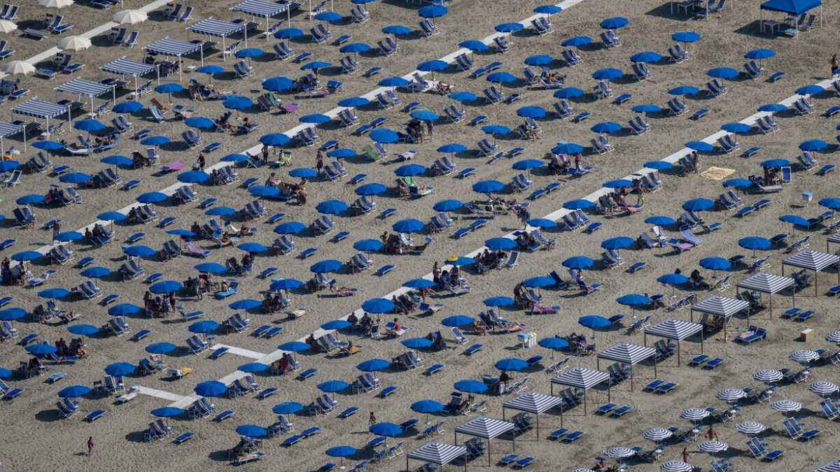 Immagine di Gnassi (Pd): “Santanchè dove sei?”. L’ira di Meloni. La disfida dell’arenile