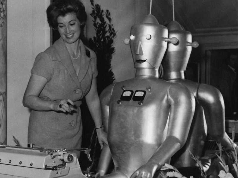 Salone delle attrezzature per ufficio, robot dattilografo a Parigi nell'ottobre 1960 (foto Keystone-France/Gamma-Keystone via Getty Images) <br />