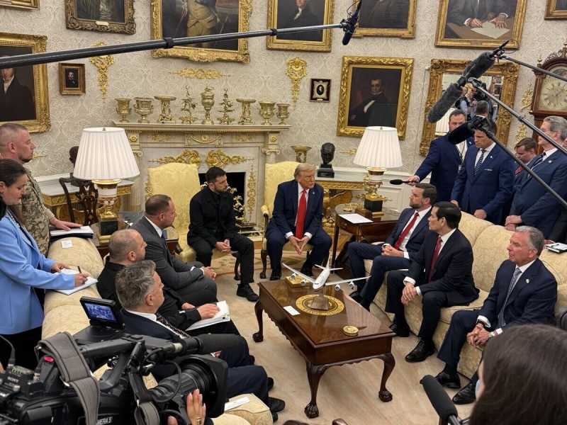 Zelensky e Trump: "Pronti a un trilaterale con Mosca". L'incontro alla Casa Bianca