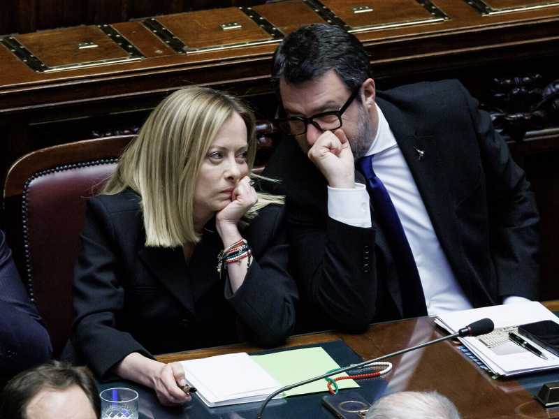 Ma Salvini dimentica tutti i “tàcches al tram” che s’è preso da Meloni