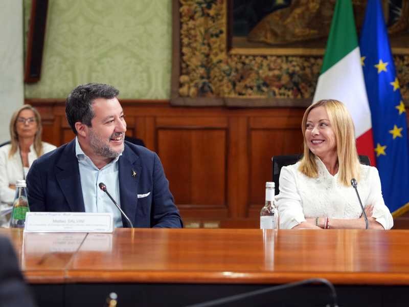 Le mosse di Meloni: niente militari in Ucraina e un ambasciatore a Mosca vicino a Salvini