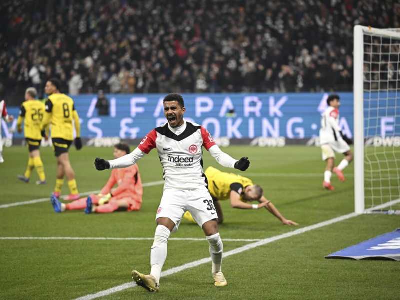 Hugo Ekitike esulta dopo un gol al Borussia Dortmund (foto Ap, via LaPresse)<br />&nbsp;<br />