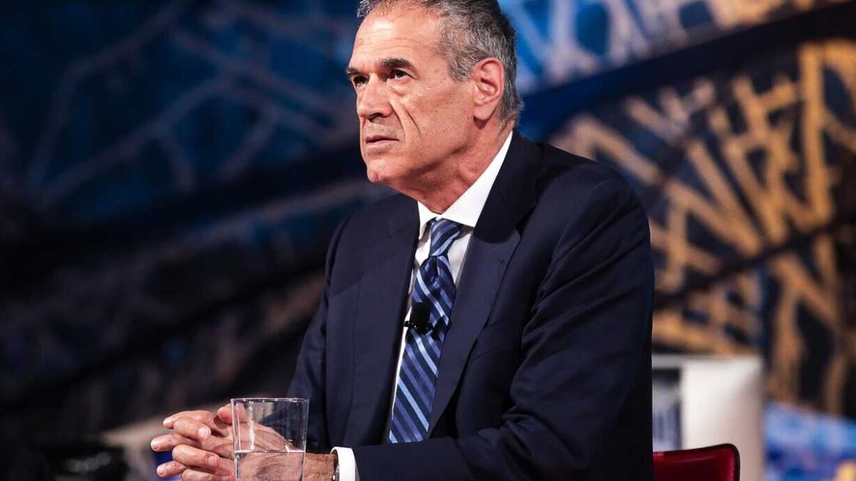 Immagine di Cottarelli: "La Francia si è italianizzata, non fa i conti con la realtà. La manovra? Serve prudenza”