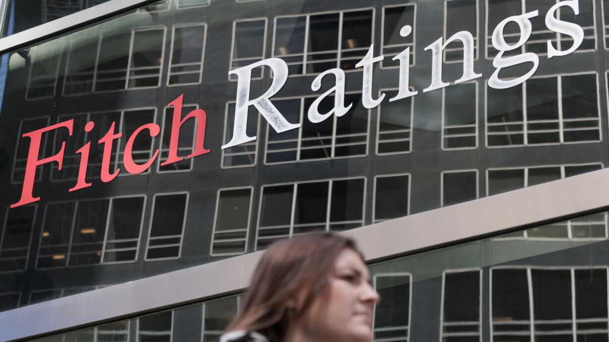 Immagine di Fitch declassa il rating della Francia, che si prepara a tirare la cinghia