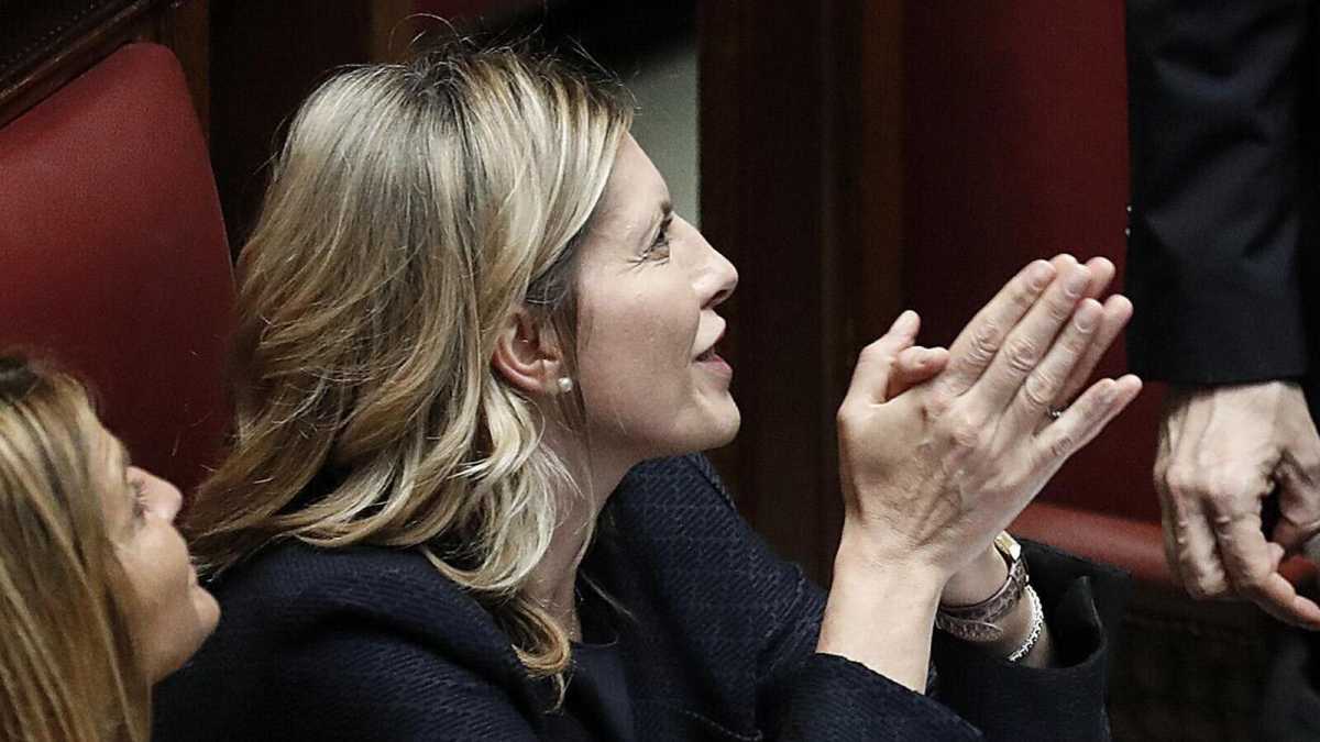 Immagine di La strategia del centro destra per salvare Bartolozzi nel caso Almasri