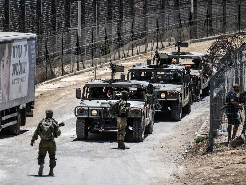  Soldati israeliani pattugliano la frontiera siriana presso Majdal Shams (foto Getty)