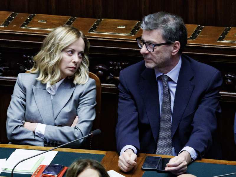 Giorgia Meloni e Giancarlo Giorgetti (foto LaPresse)