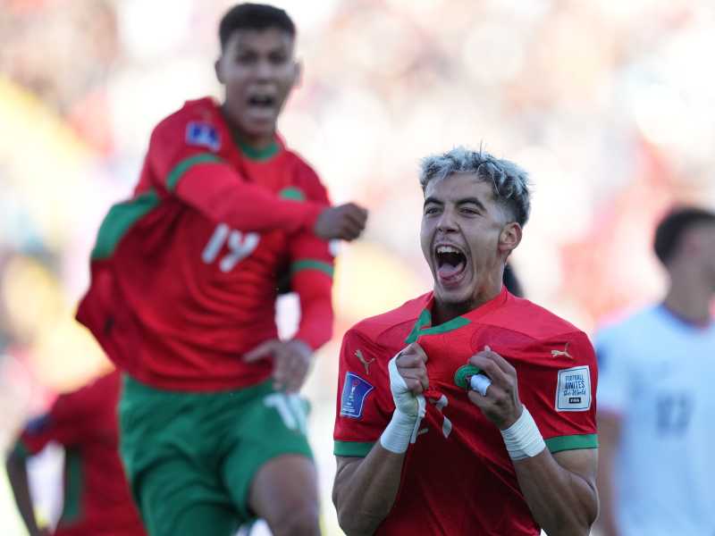 I giocatori della Nazionale U20 del Marocco festeggiano il gol che gli ha permesso di raggiungere la semifinale dei Mondiali U20 (foto Ap, via LaPresse)