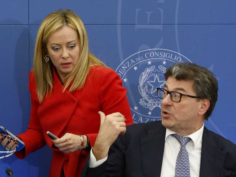 Giorgia Meloni con Giancarlo Giorgetti (foto Ansa)