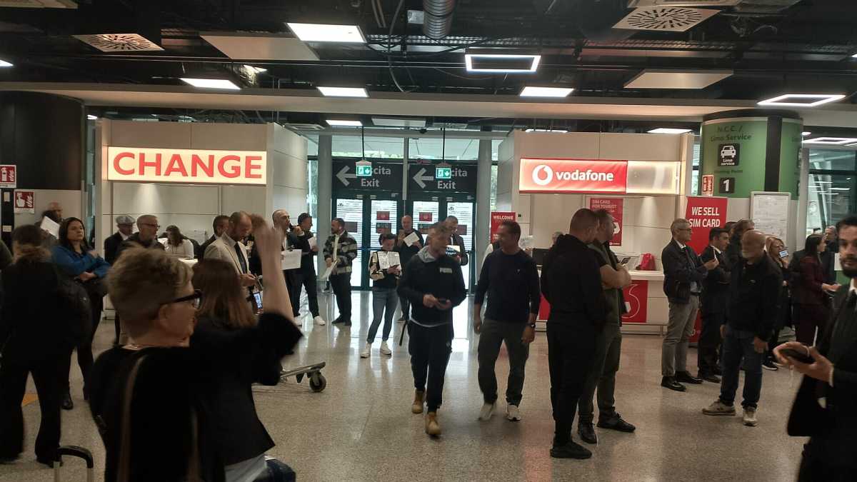 Immagine di Continua la protesta degli Ncc: “I tassisti ci hanno cacciato dall’aeroporto di Fiumicino”