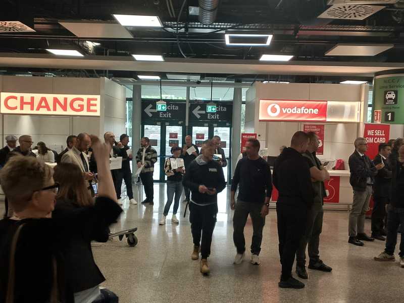 Continua la protesta degli Ncc: “I tassisti ci hanno cacciato dall’aeroporto di Fiumicino”