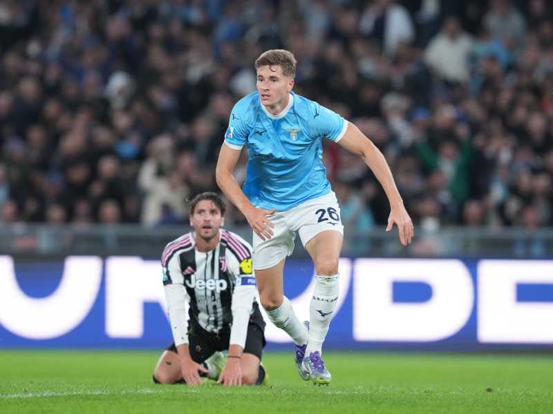Il centrocampista della Lazio&nbsp;Toma Ba&scaron;ić (foto LaPresse)