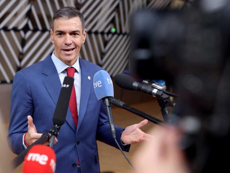 Attenzione, in Spagna Sánchez traballa