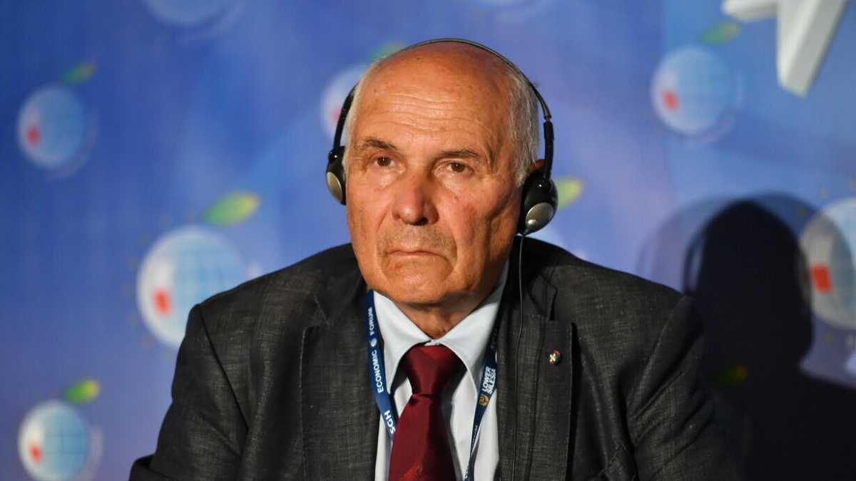 Immagine di Anche Camporini lascia Limes: “C’è gente schierata con Mosca”